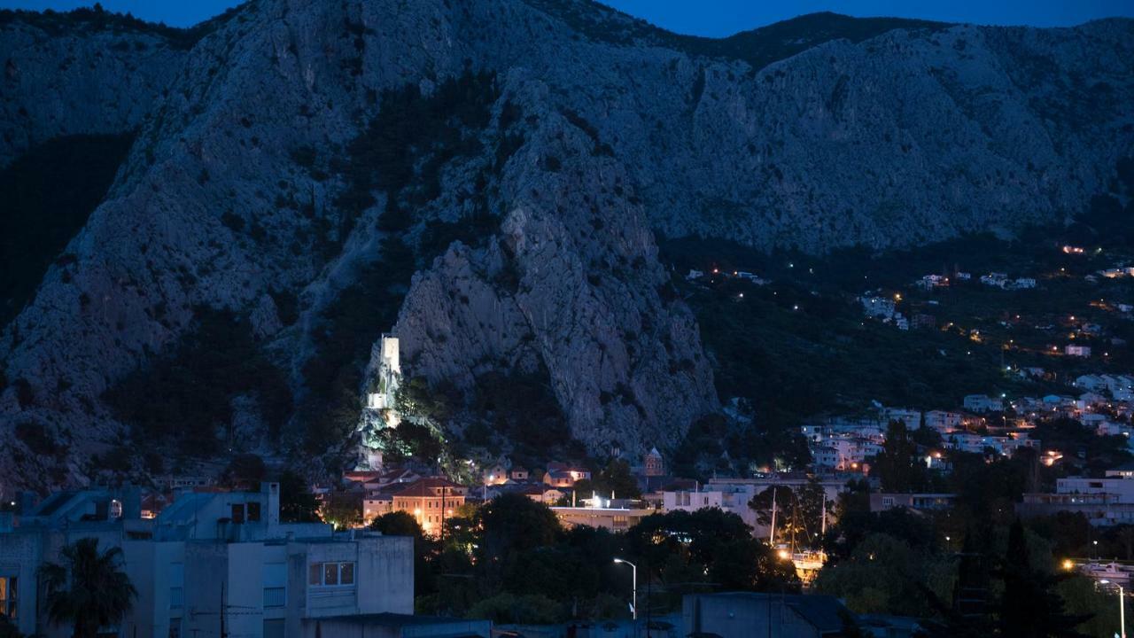 The Roof - Luxury Apartment Omis Exterior photo